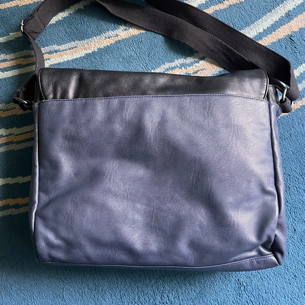 TED BAKER great carry all bag in sleek blue black purple — messenger— tote